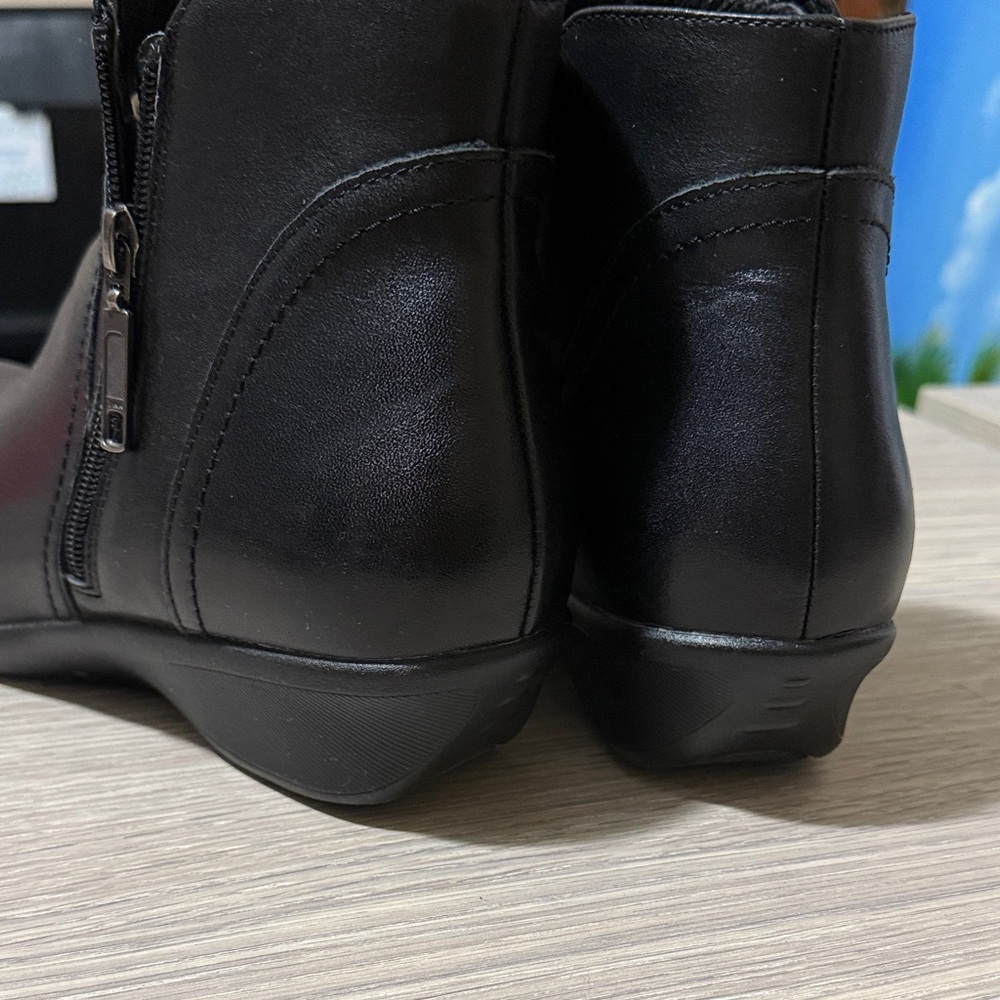 Black Proper Ankle Boots 10 2E with Side Zippers Genuine Leather - Picture 6 of 11